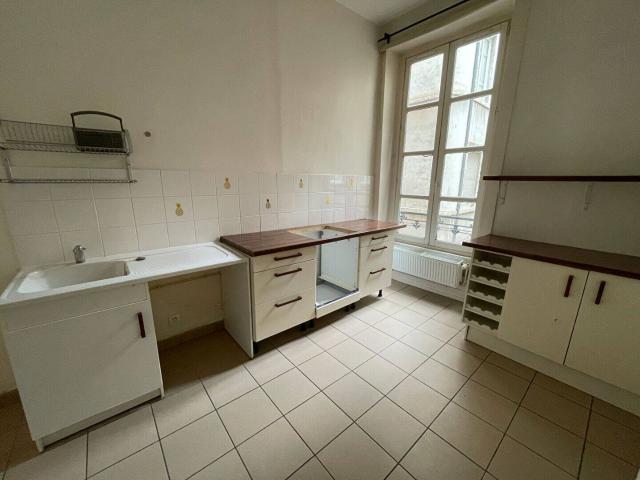 12 RUE D'AUVERGNE