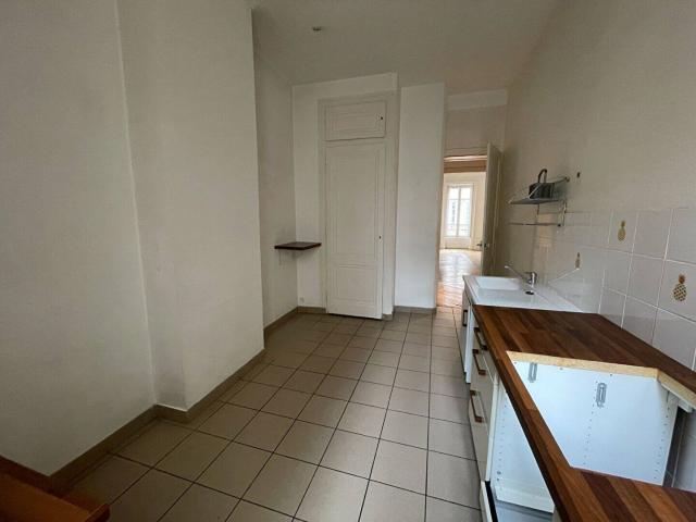 12 RUE D'AUVERGNE
