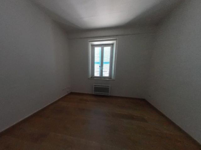 12 RUE PIERRE CARBON