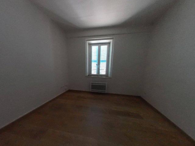12 RUE PIERRE CARBON