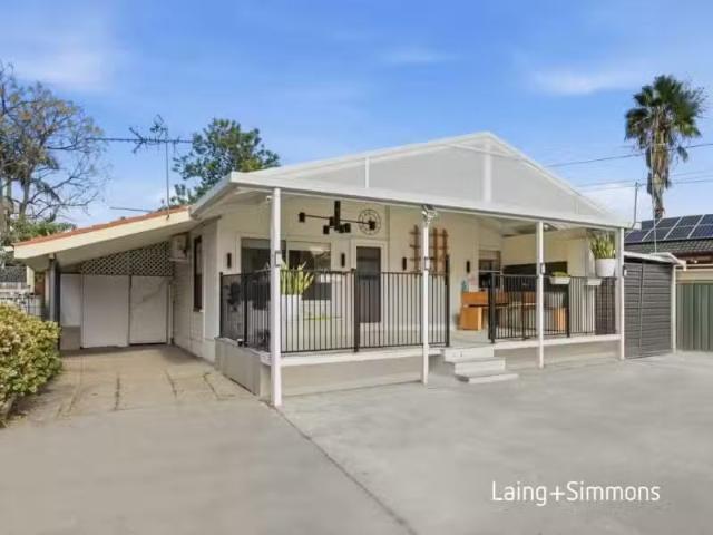 12 Samoa Pl, Lethbridge Park House for rent Listed by Christe.