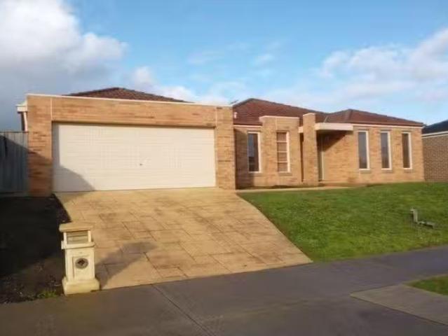 12 Silky Oak Drive, Cranbourne VIC 3977 House For Lease