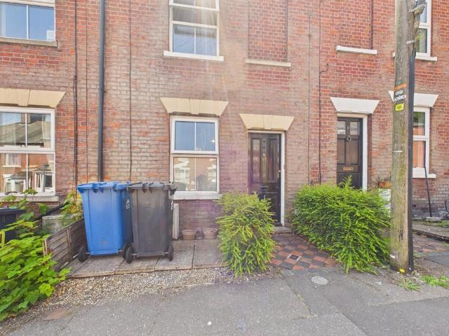 12 Stuart Road, Norwich NR1 2BY 3 bed terraced house to rent £1,195 pcm £276 pw