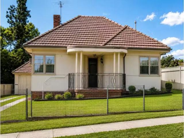 12 Sturt Street, CAMPBELLTOWN House for rent Listed by Leyana.