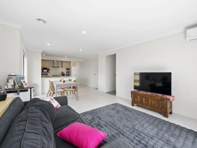 12 Sunpeaks Street, Winter Valley