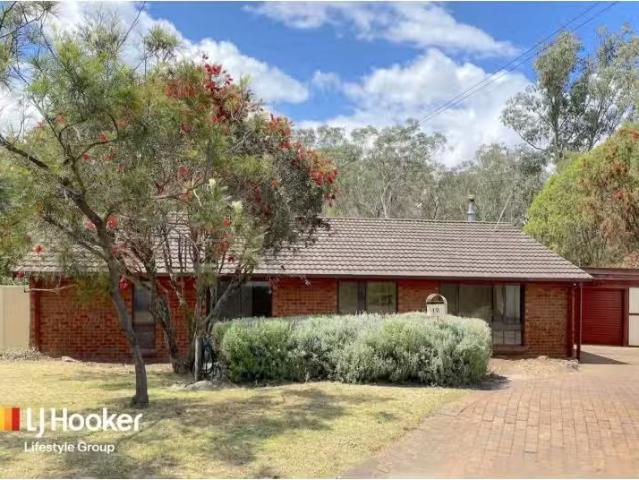12 Suffolk Place, TAHMOOR House for rent Listed by Monique Pa.