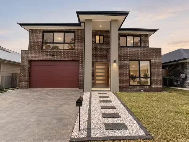 12 Sulky Street, MENANGLE PARK House for rent Listed by Team.
