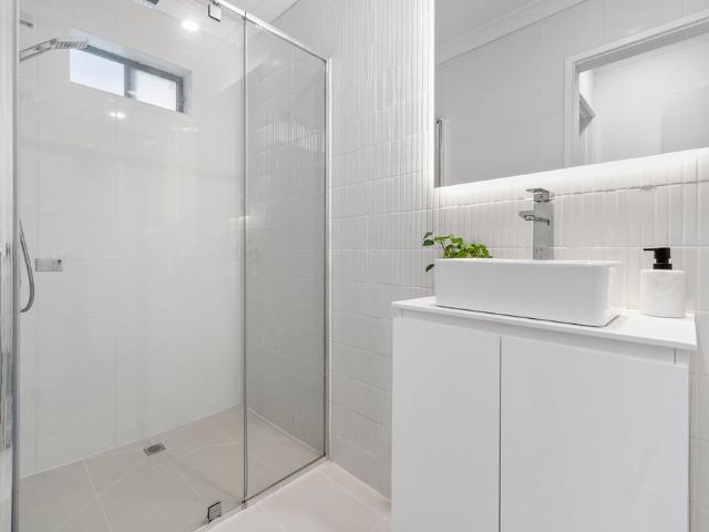 1/2 Sussex Crescent, Seaford, VIC, 3198