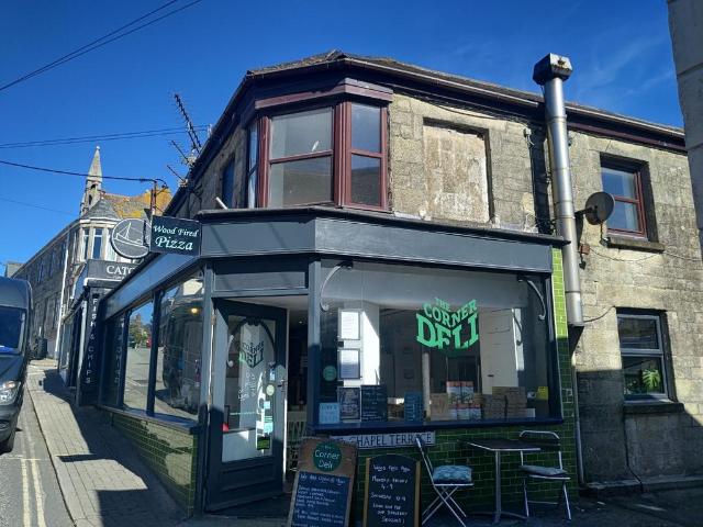 12a Fore Street, Porthleven, Helston. 2 bed apartment to rent £1,100 pcm £254 pw