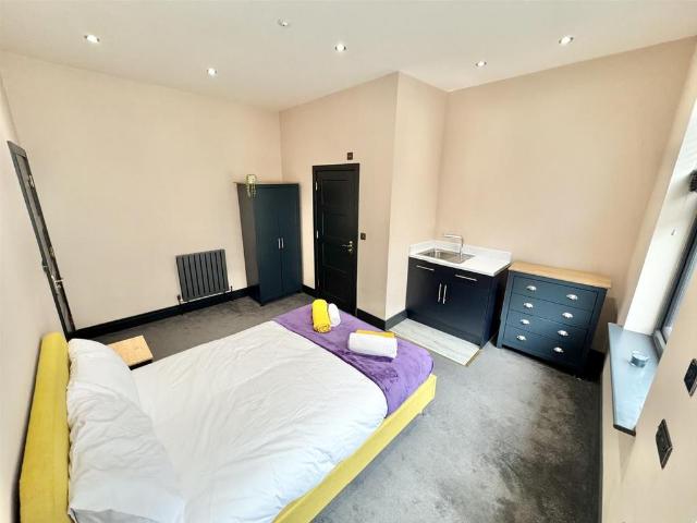 12A Railway Street, Chatham ME4 1 bed in a house share to rent £825 pcm £190 pw