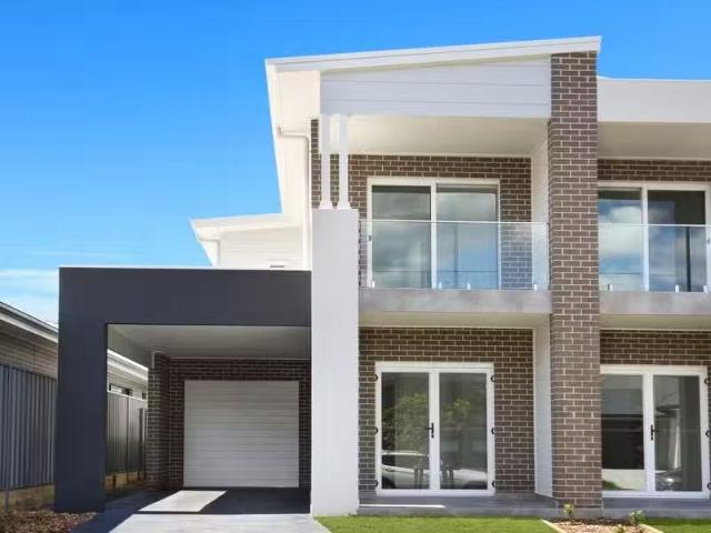 12B Saddleback Crescent, STREAM HILL Townhouse for rent Liste.