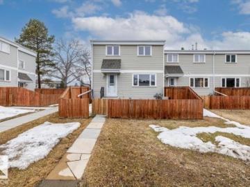 Caernarvon, Edmonton, Alberta - Garden