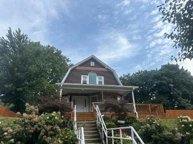 12th St NE
