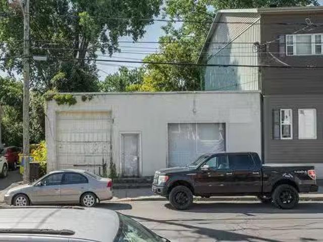 12Z Rue St Paul, Saint Jean Sur Richelieu, QC, J3B 1Y7 comme.