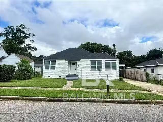 1304 N CLOVERLEAF CIR, MOBILE, AL 36605