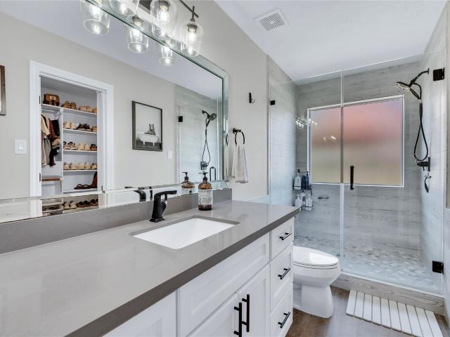 1304 Edinburgh Drive