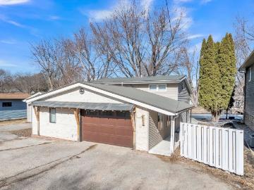 1304 Jerdee Ln, Wahpeton, IA