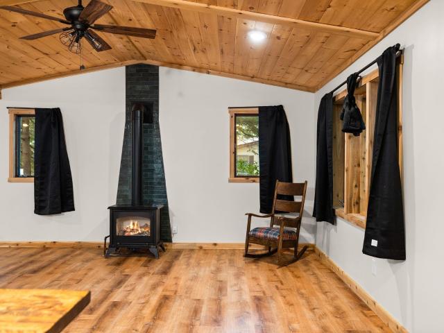 1304 Poplar Drive, Ne