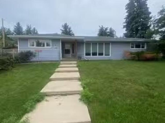 1304 14 Avenue South, Lethbridge, AB, T1K 0T4 house for leas.