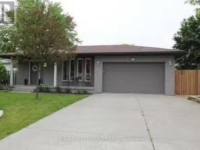 13050 St Thomas Street, Tecumseh, ON, N8N 3P3 house for leas.