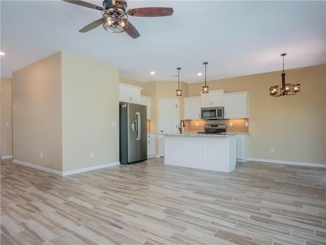 1305 NE White Oaks Lane