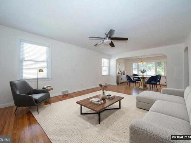 1305 Center Road