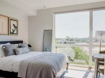 1305 East Marion St, Central District Studio 1 Bath