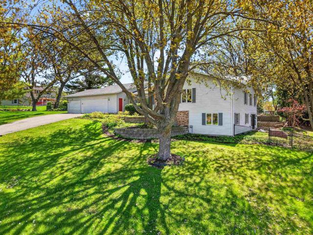 1305 Lake Shore Dr, Beaver Dam, WI 53916 | MLS #2020
