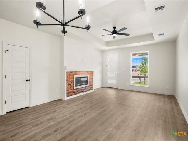 1305 Lone Pine Way
