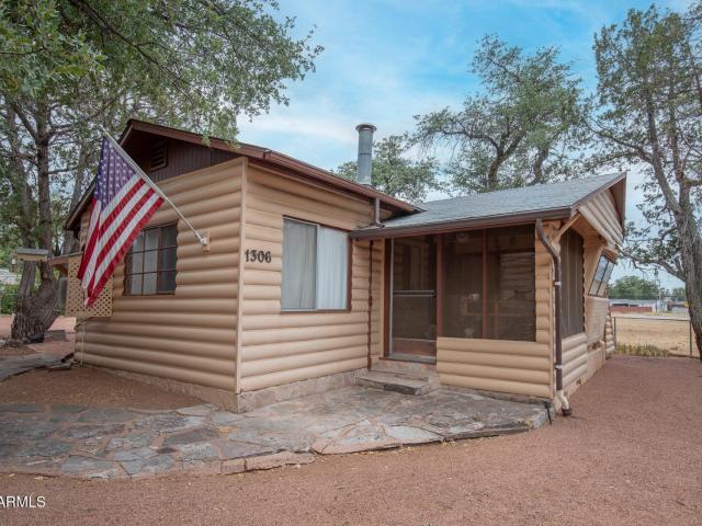 1306 n woodland drive