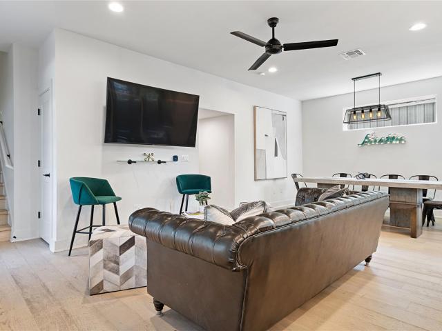 1306 Navasota St