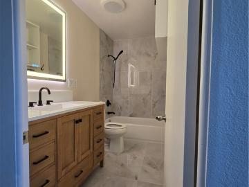 1306 W 83rd