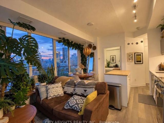 1307 181 Huron Street, Toronto