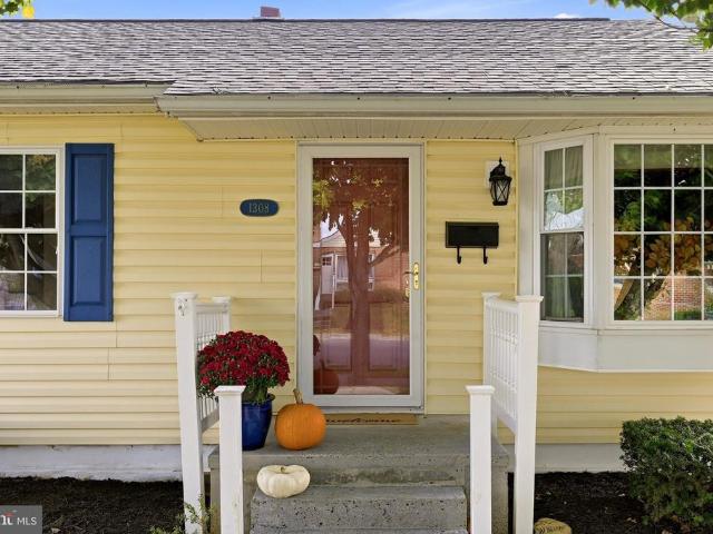 1308 Commerce