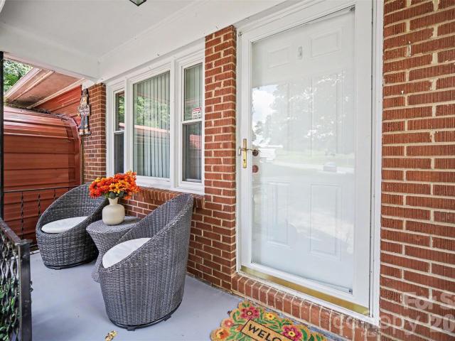 1308 E Stagecoach Trail