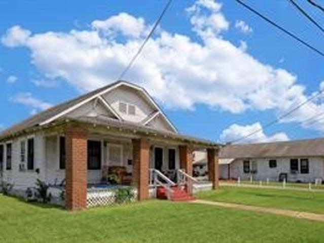 1308 Hughes Street 6