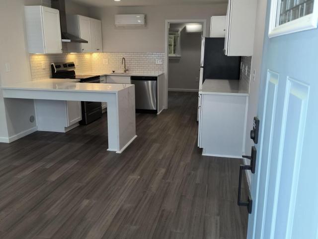 1309 Hudson Avenue B04