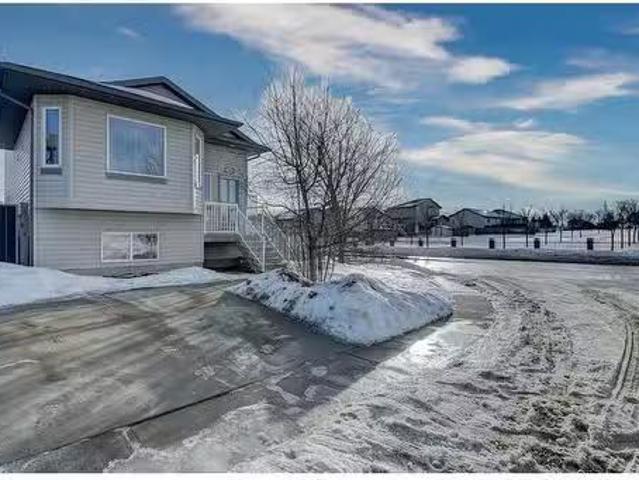 13001 90A Street, Grande Prairie, AB, T8X 0A9 house for sale.