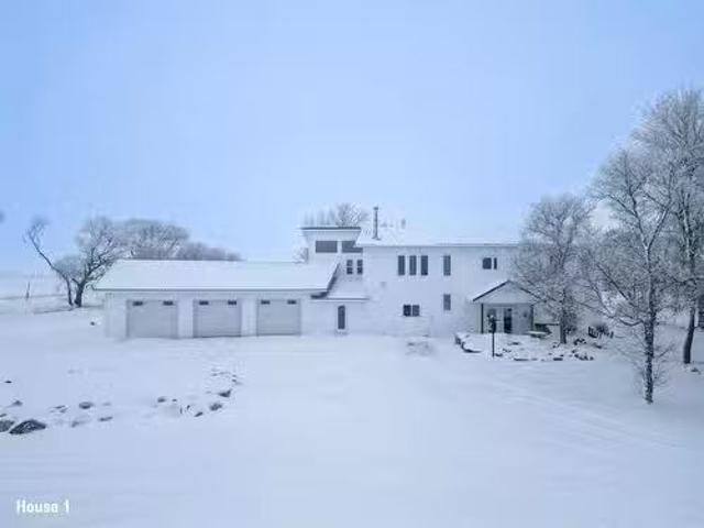 130049 29 Avenue N, Hartney, MB, R0M 0X0 Luxury House for sa.