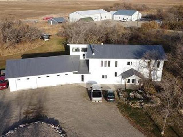 13004 Avenue N, Hartney, MB, R0M 0X0 Luxury House for sale | Listing ID 202602 | Royal LePage Carriage Trade Luxury Properties