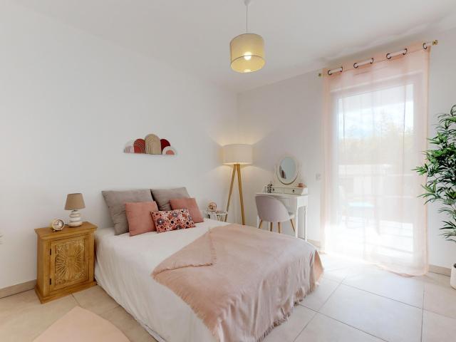 13006 LA CIOTAT Au dernier étage T4 Duplex de 93 m2, terrasse 46 m2 plus loggia 7m + 2 places parking