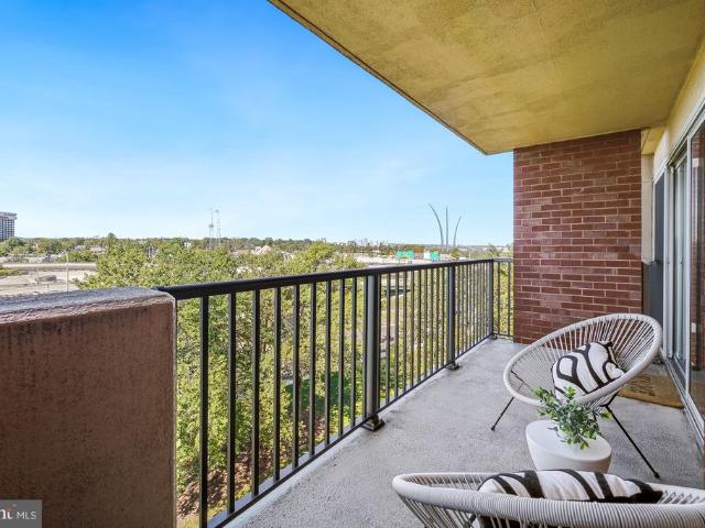 1300 Army Navy Drive # 905