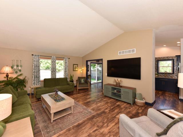 1300 Goldcrest Ct