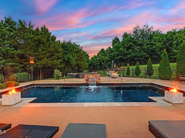 1300 Savin Falls