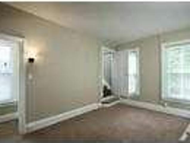 $1300 / 2br 1250ftÂ² 2 bedroom/1250 sq/ft recently updated apartment for