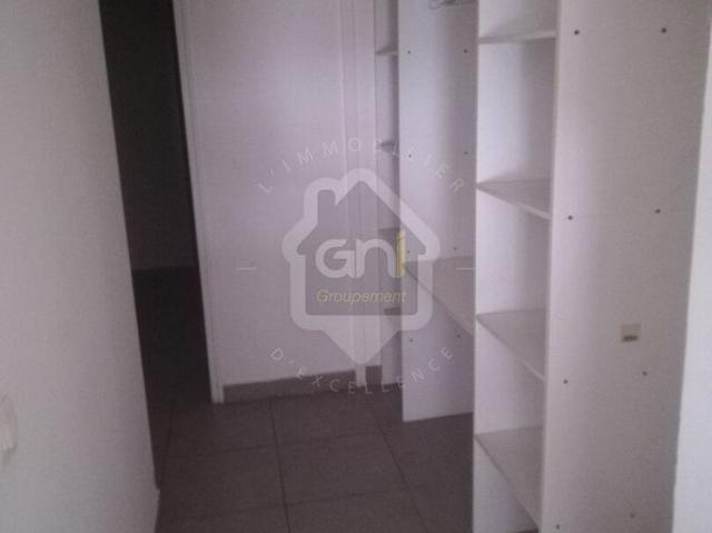13011 ST MARCEL STUDIO 26M2 SEJOUR CUISINE US SALLE D EAU LOYER 390HC HONORAIRES AGENCE 390E TTC LIBRE.