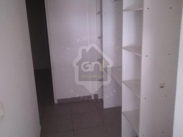 13011 ST MARCEL STUDIO 26M2 SEJOUR CUISINE US SALLE D EAU LOYER 390HC HONORAIRES AGENCE 390E TTC LIBRE.