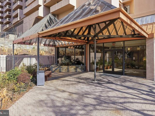 1301 N Courthouse Rd, Unit 1804, Arlington, VA 22201 | MLS #VAAR2067