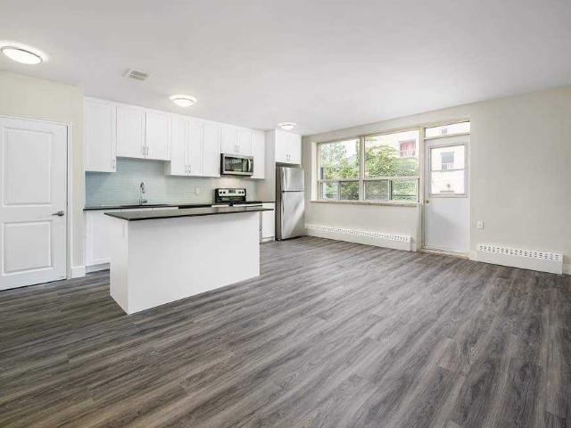 1301 Dundas Street W 2 Bedroom Apartment for Rent at 1301 Dundas St W, Mississauga, ON L5C 1C9 Erindale