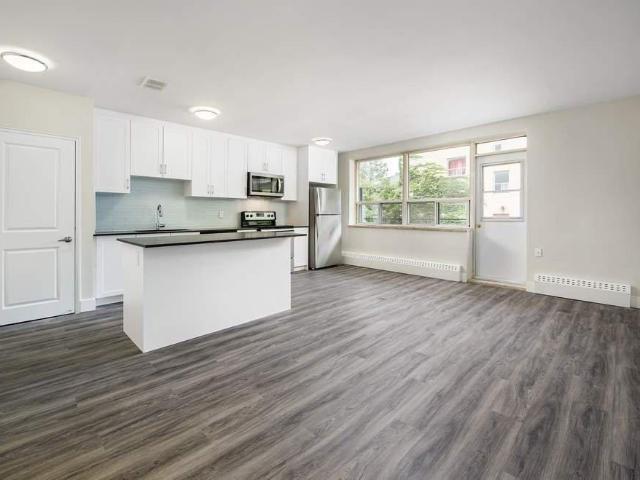 1301 Dundas Street W 2 Bedroom Apartment for Rent at 1301 Dundas St W, Mississauga, ON L5C 1C9 Erindale